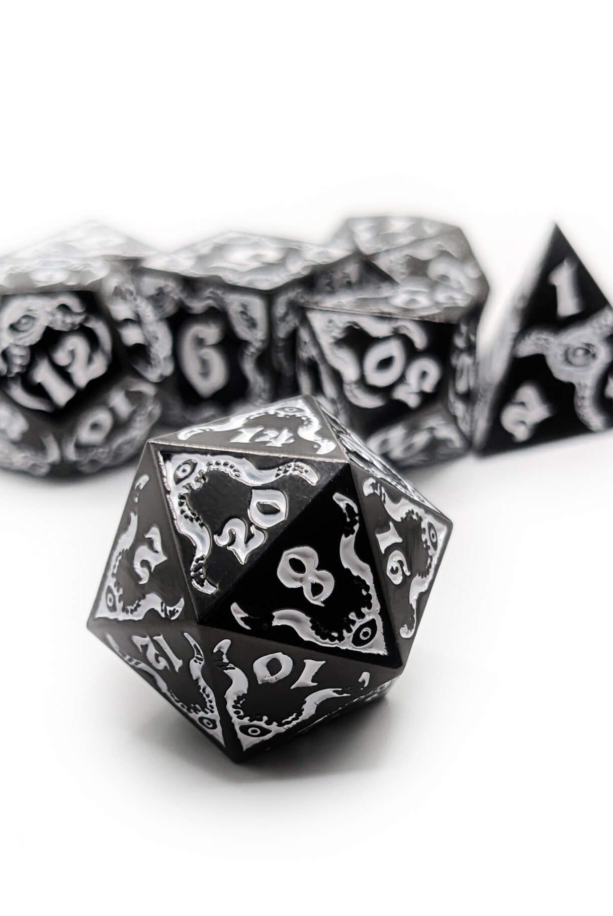 Cthulhu Metal Dice (Black With White)