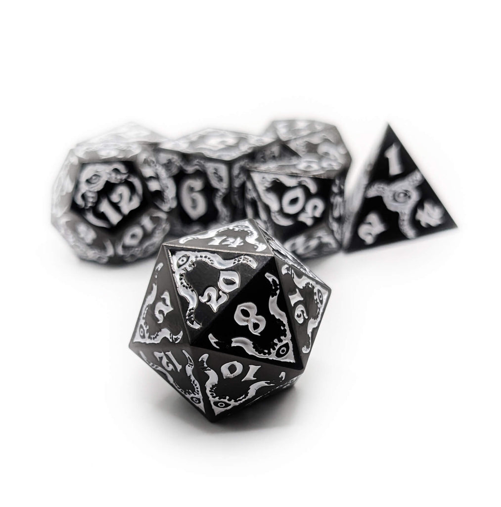 Cthulhu Metal Dice (Black With White)