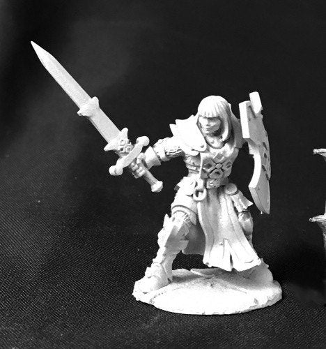 Reaper Miniatures Ava Justinia Female Templar 3746