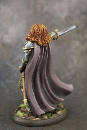DSM7323 Female Cavalier With Long Sword