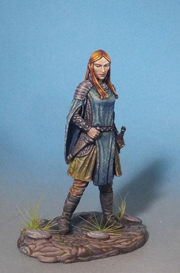 Dark Sword Miniatures (DSM7331 Female Paladin)
