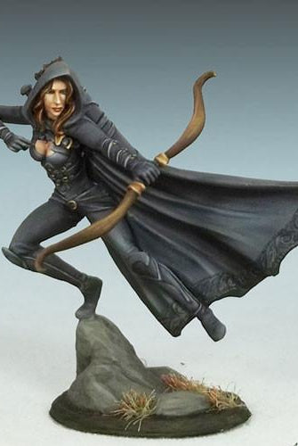 Dark Sword Miniatures DSM7438 Female Rogue With Bow
