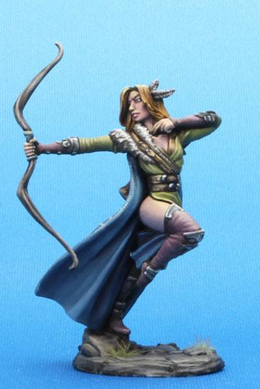 Dark Sword Miniatures DSM7474 Female Ranger