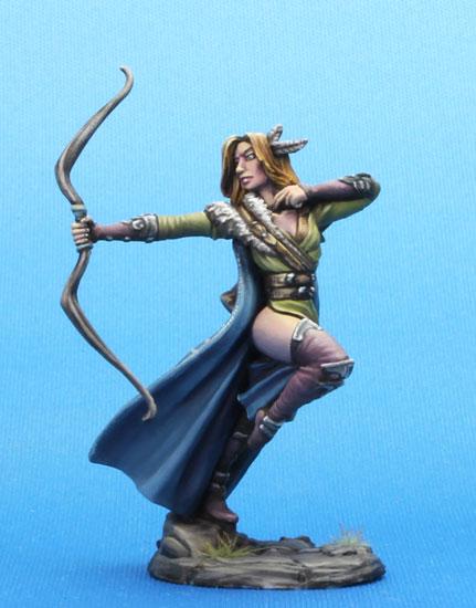 Dark Sword Miniatures DSM7474 Female Ranger