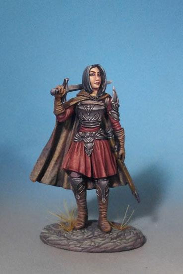Dark Sword Miniatures (DSM7482 Female Warrior With Long Sword)