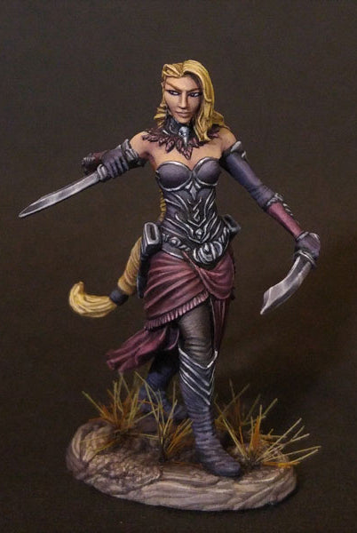 Dark Sword Miniatures DSM7487 Female Elf Rogue