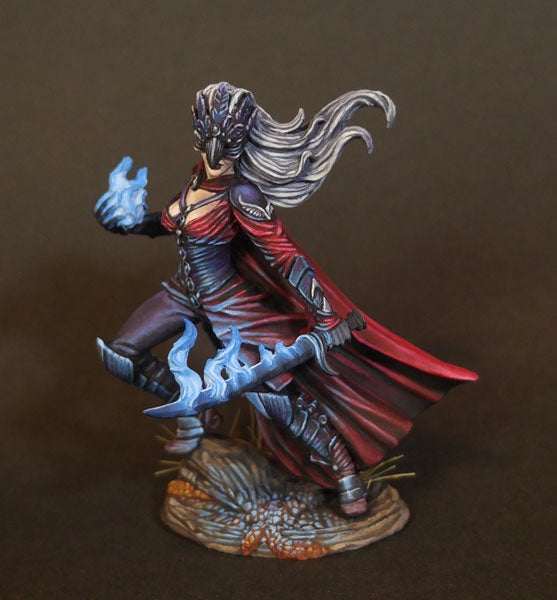 Dark Sword Miniatures DSM7490 Female Paladin