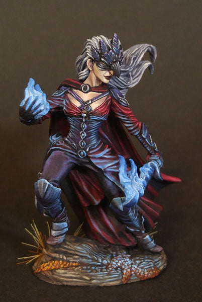 DSM7490 Female Paladin Of The Raven
