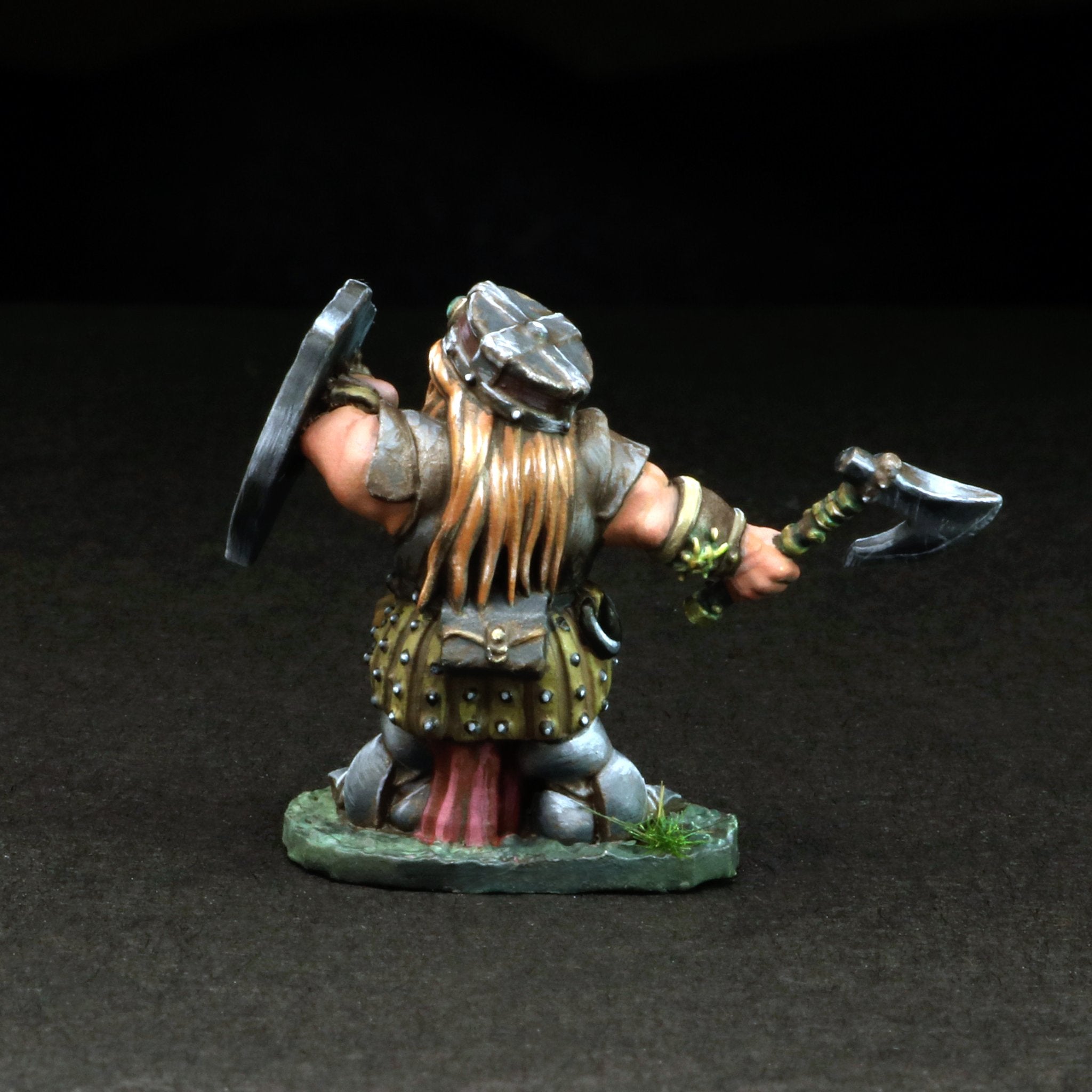 Tomb Guardians Miniatures Dwarf Female Fighter 3
