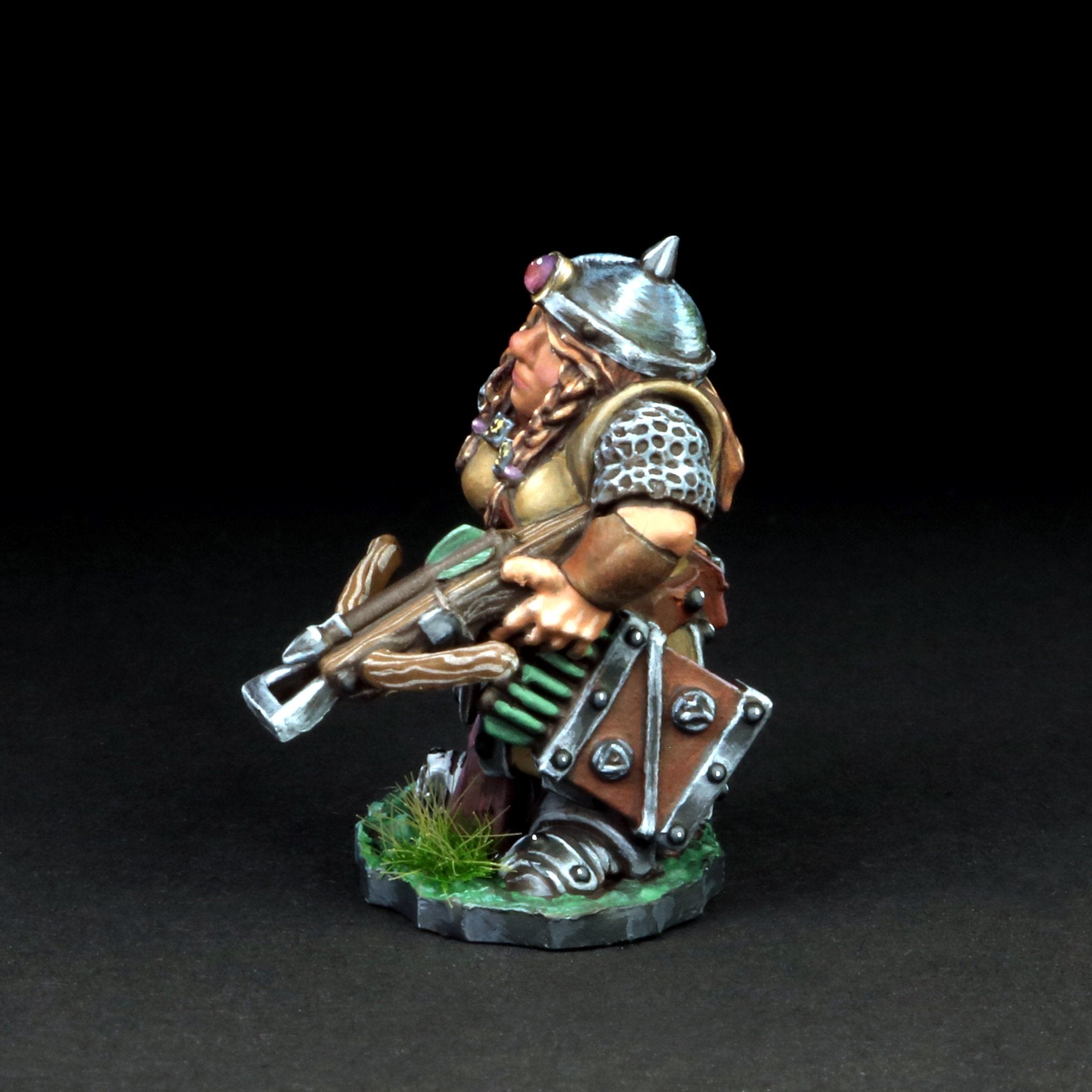 Tomb Guardians Miniatures Female Dwarf 3