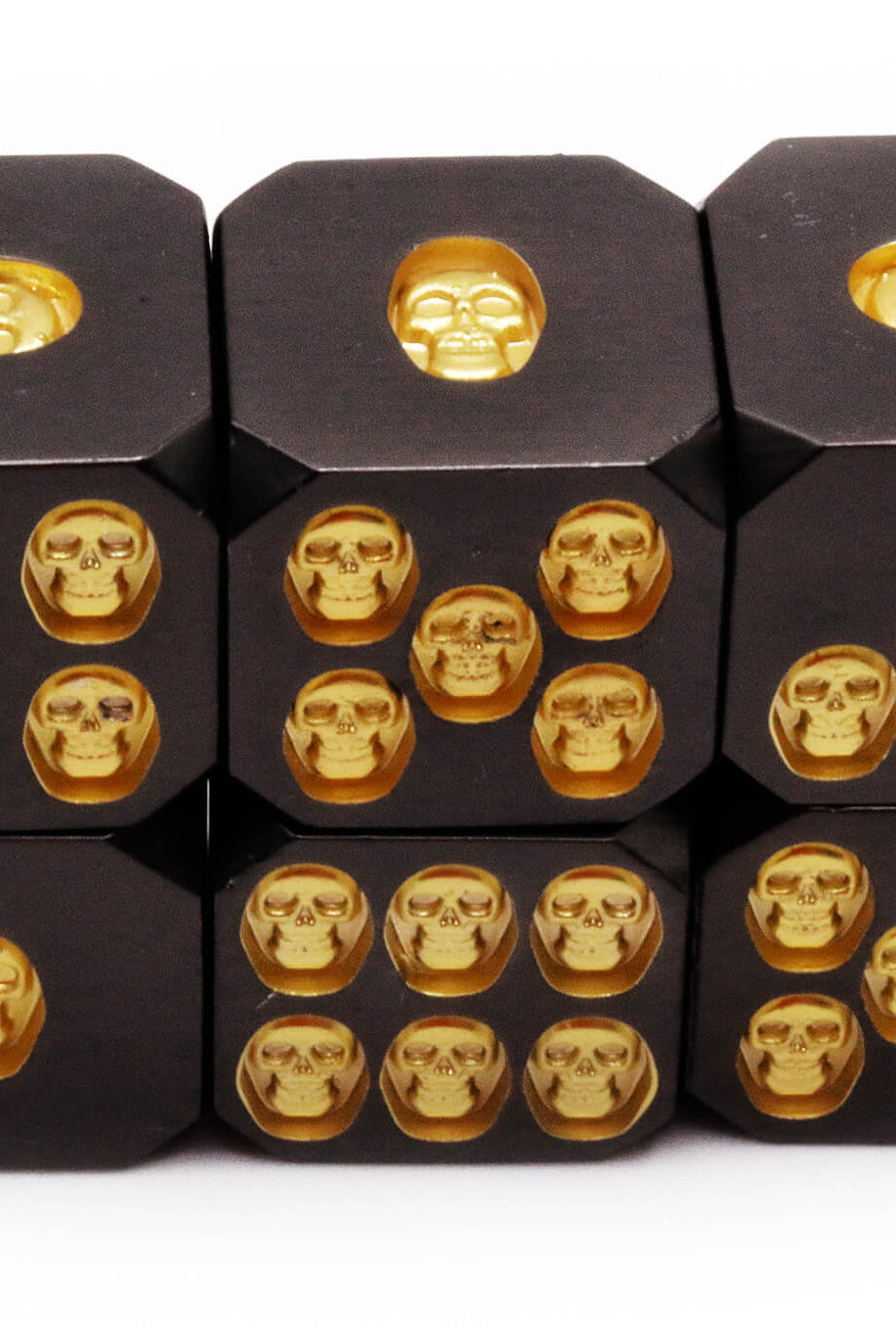 Black and gold metal skull d6 dice 2