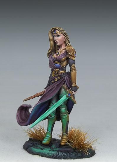 Dark Sword Miniatures DSM7448 Female Warrior Mage