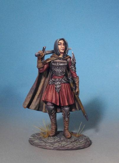 Dark Sword Miniatures (DSM7482 Female Warrior With Long Sword)