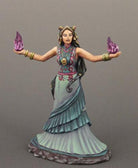 Dark Sword Miniatures (DSM7623 Female Mage) 