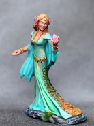 Dark Sword Miniatures DSM7637 Female Druid