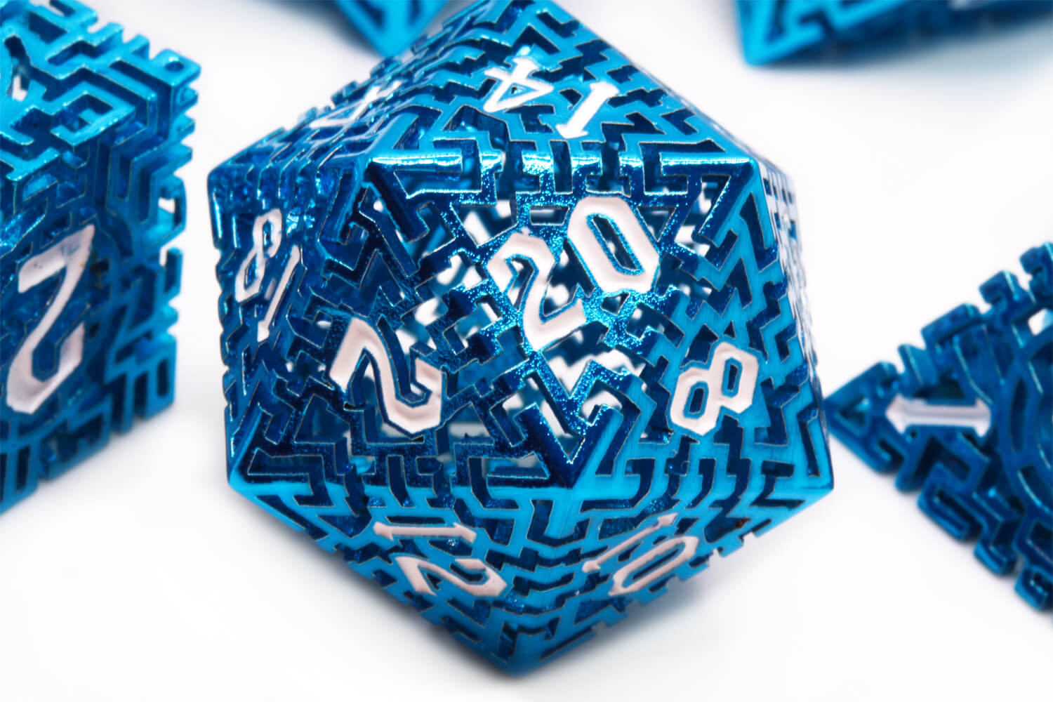 Labyrinth D20 Blue