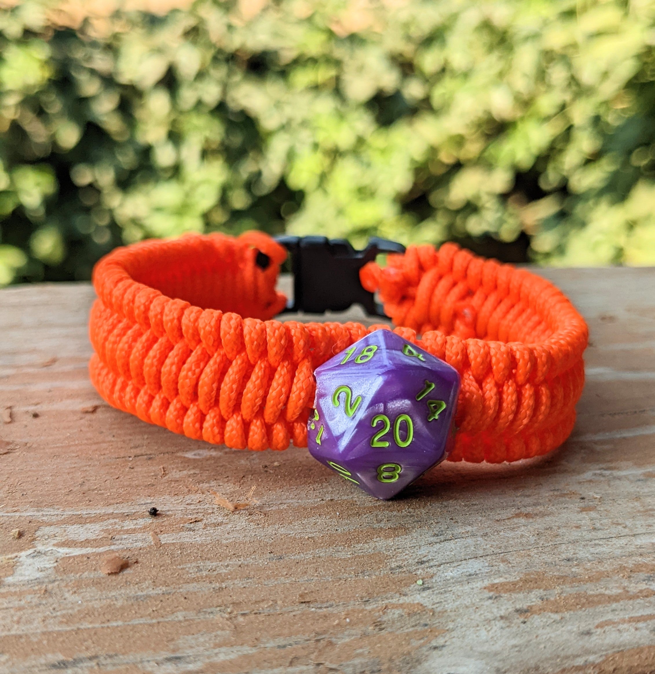 Paracord D20 Bracelet