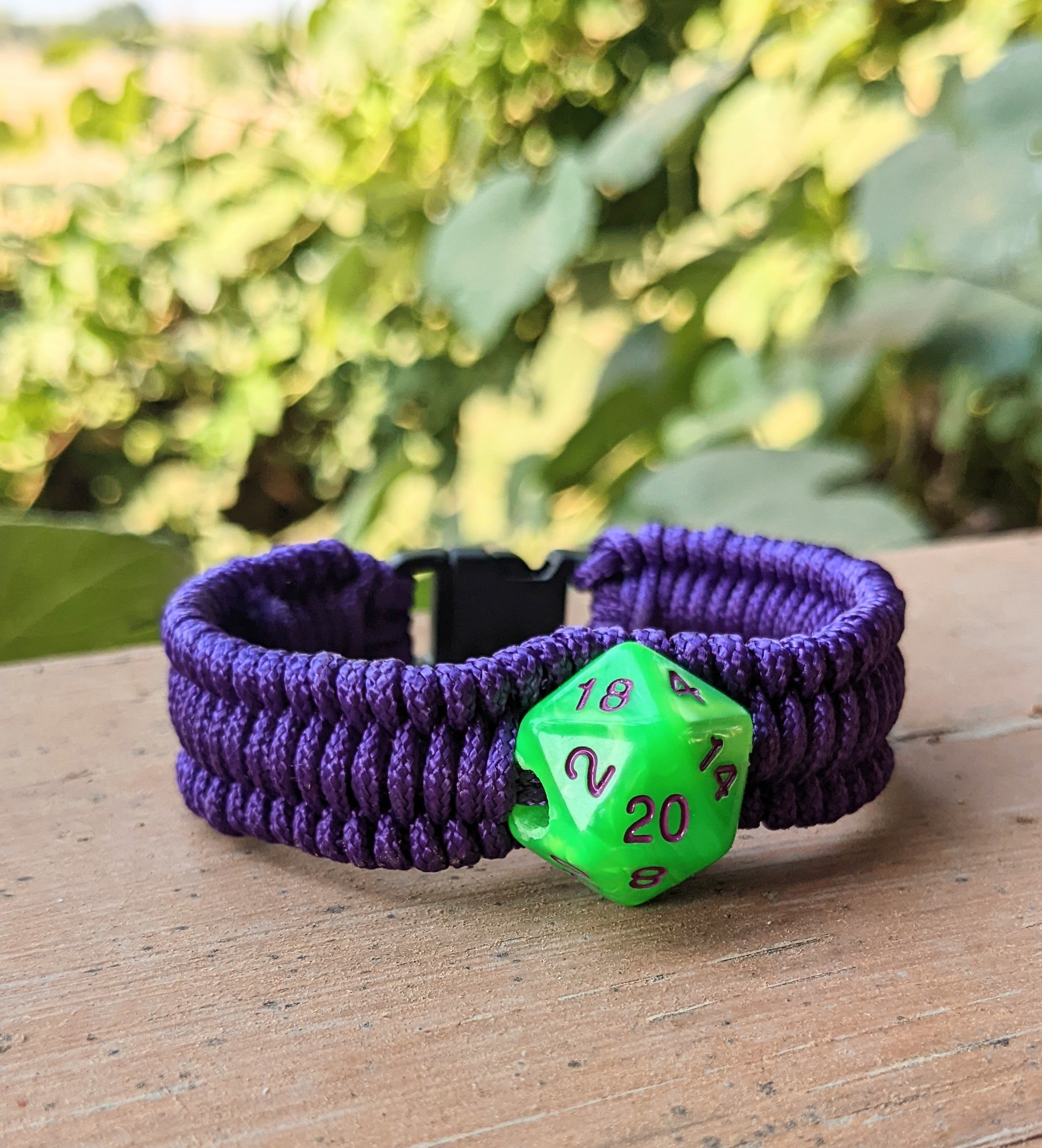 Paracord D20 Bracelet